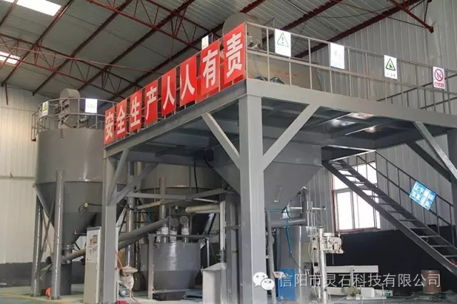 信阳市灵石科技有限公司最先进的湿拌砂浆添加剂生产线。